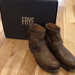 EUC!! Frye Cognac ankle boots with box